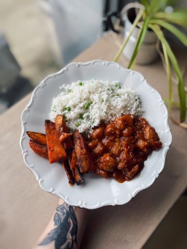 Emincés de soja sauce aigre-douce et riz aux petits pois