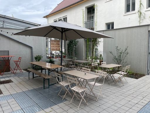 Terrasse de l'Ancrage, café alternatif vegan au tiers lieu kaleidoscoop à Strasbourg